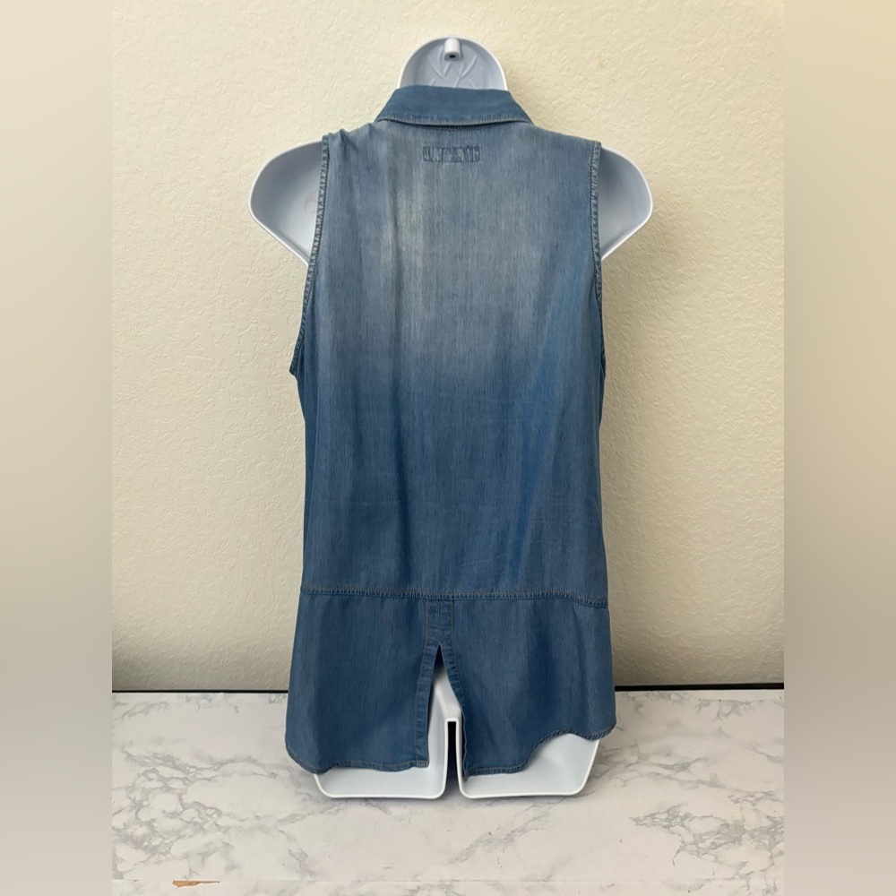 INC International Concepts Blue Denim Top Pearl Snap Close Sz 6 Blue Chambray - Picture 3 of 4
